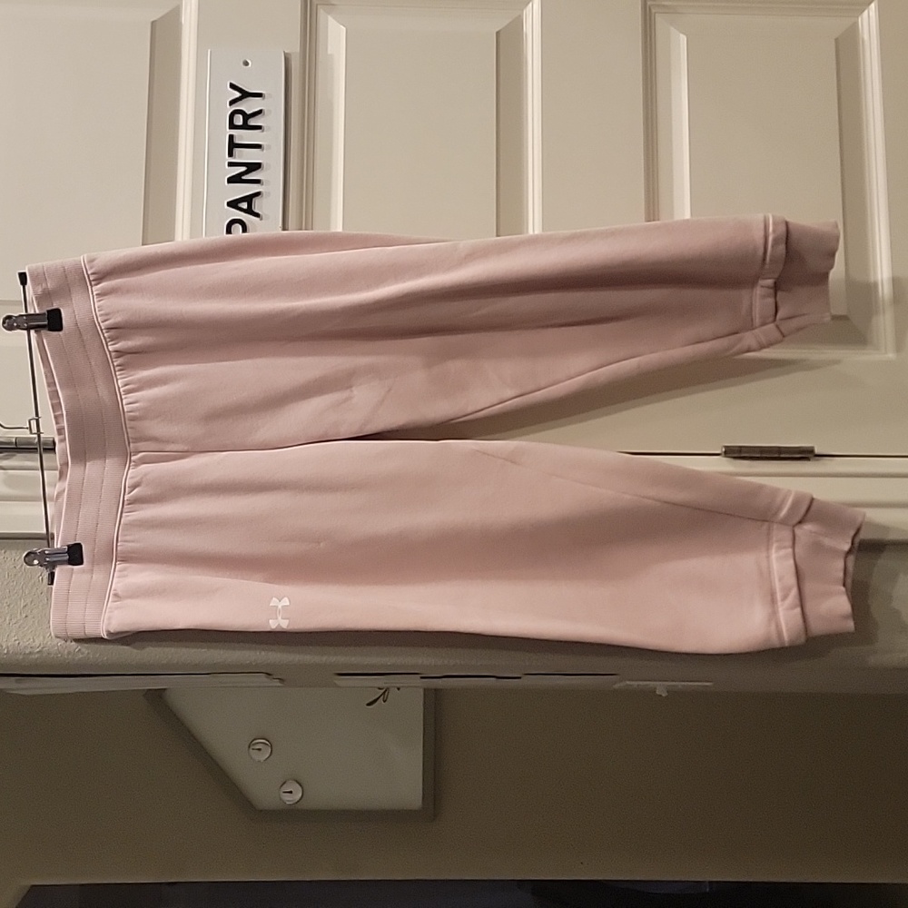 Small Women's Under Armour Capri Sweats